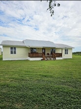 1229 Co Rd 420 in Thorndale, TX - Building Photo - Building Photo