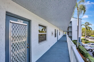 7800 NW 18th St in Margate, FL - Building Photo - Building Photo