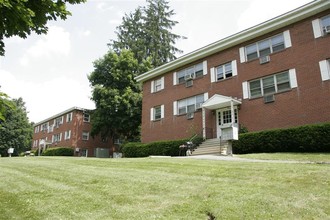 Sunny Knoll Apartments in Seymour, CT - Building Photo - Building Photo