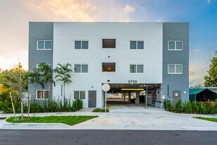3728 NW 19th Ave in Miami, FL - Building Photo