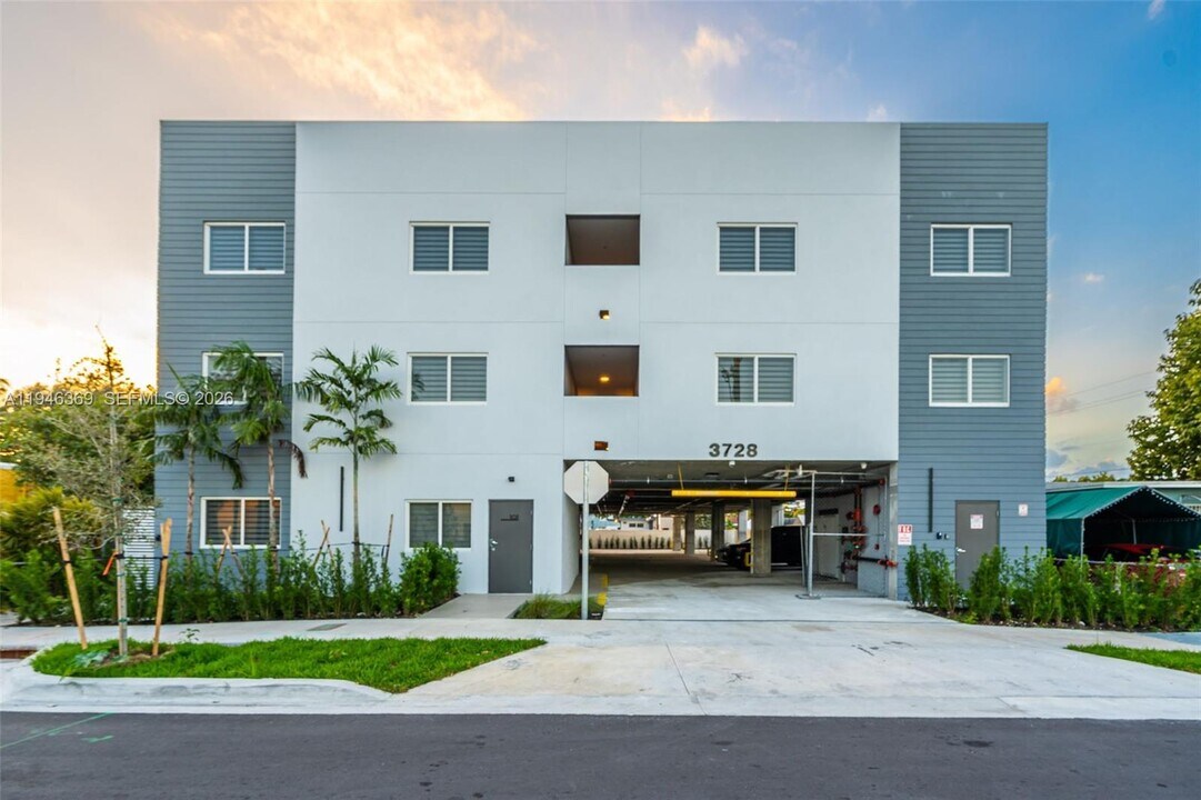 3728 NW 19th Ave in Miami, FL - Building Photo