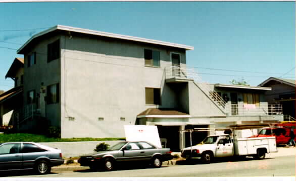 209-211 Pearl St in Redondo Beach, CA - Building Photo