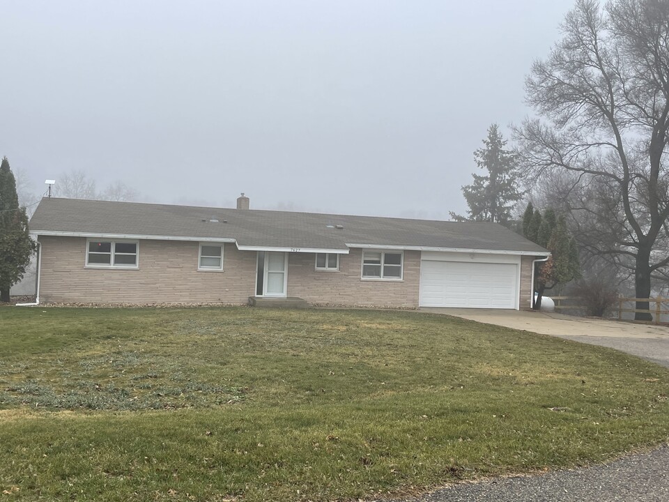 7627 Riles Rd in Middleton, WI - Building Photo