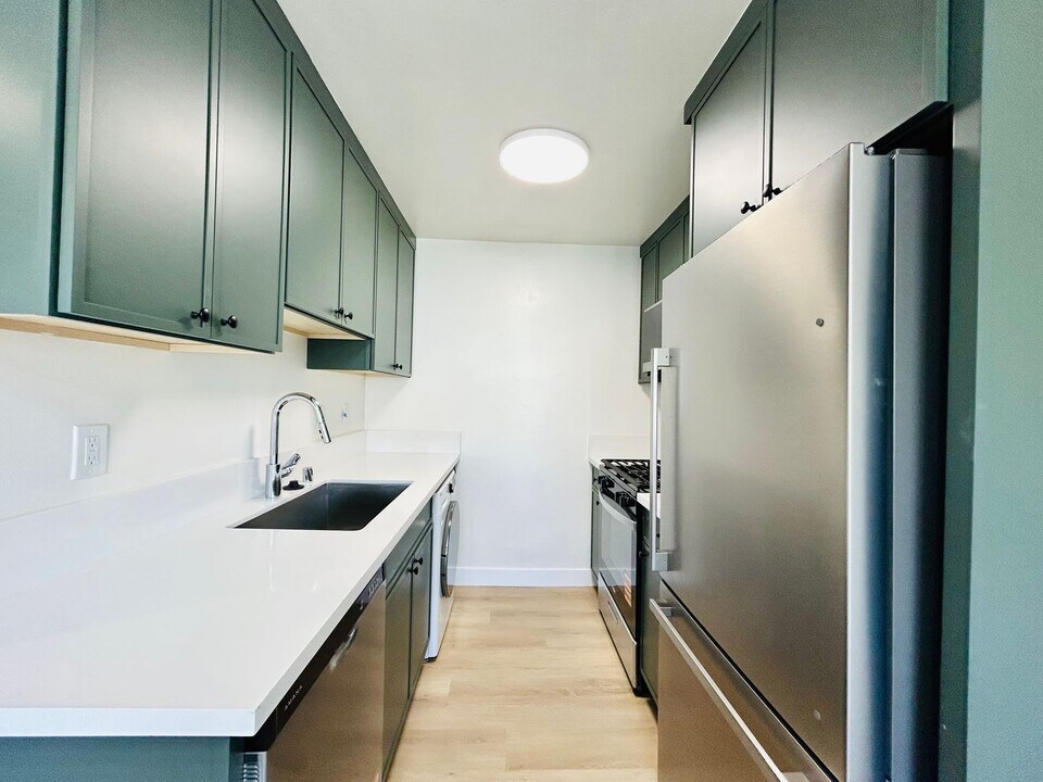 nat105 in Los Angeles, CA - Building Photo