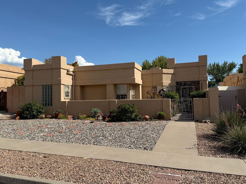 11028 Academy Ridge Rd NE in Albuquerque, NM - Building Photo
