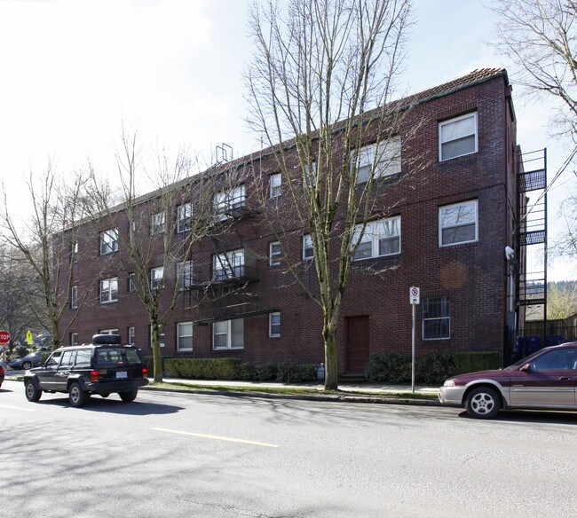Queen Anne Apartments in Portland, OR - Foto de edificio - Building Photo