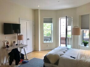 209 Newbury St, Unit 2 in Boston, MA - Building Photo - Building Photo