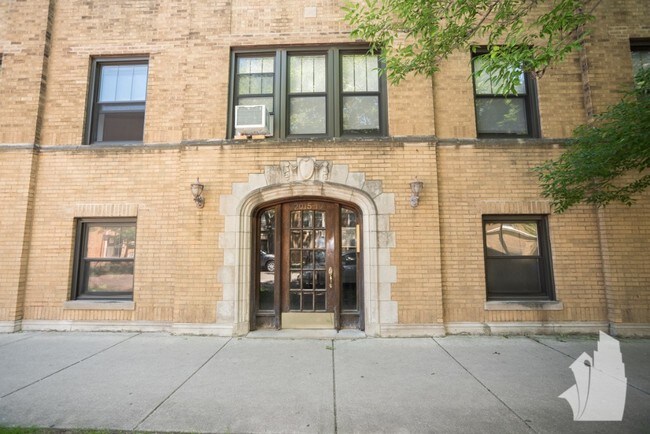 2015 W Ainslie St in Chicago, IL - Building Photo - Building Photo