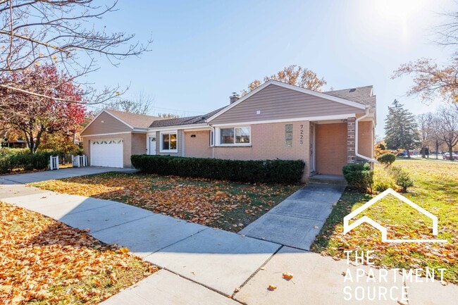 7225 E Prairie Rd in Lincolnwood, IL - Building Photo - Building Photo