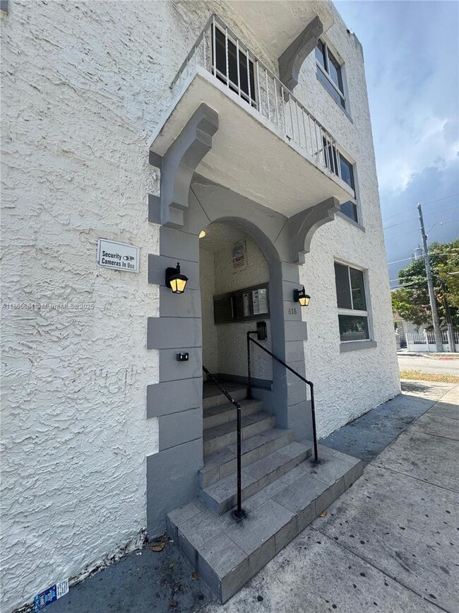 676 SW 2nd St in Miami, FL - Building Photo - Building Photo