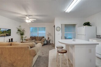 2714 Club Cortile Cir in Kissimmee, FL - Building Photo - Building Photo