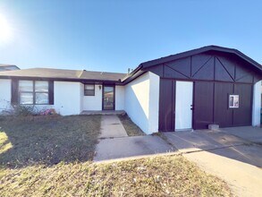 8613 S Independence Ave in Oklahoma City, OK - Building Photo - Building Photo