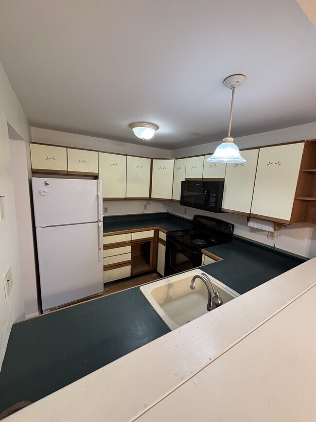 14 Sadler Dr in Brunswick, ME - Building Photo - Building Photo