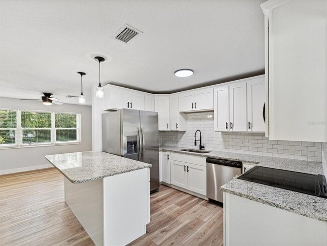5425 Waters Edge Dr in New Port Richey, FL - Building Photo - Building Photo