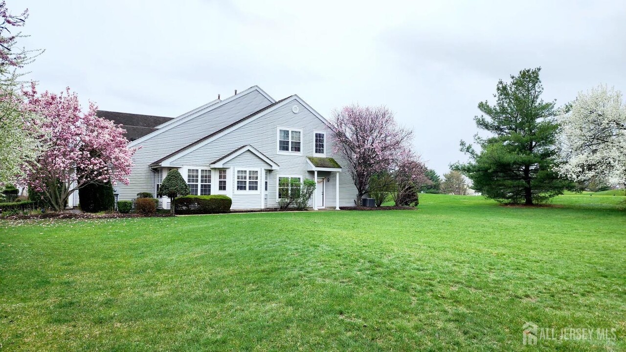 19 Breckenridge Ln in Monroe Township, NJ - Building Photo