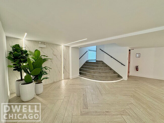 940 W Carmen Ave, Unit 2 in Chicago, IL - Building Photo - Building Photo