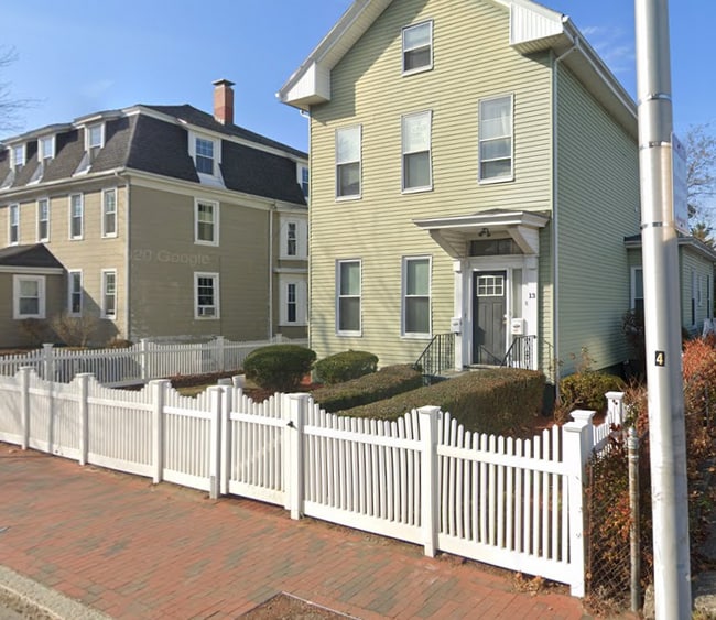13 Pleasant St, Unit 1R
