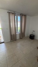 11351 SW 245th St in Homestead, FL - Foto de edificio - Building Photo