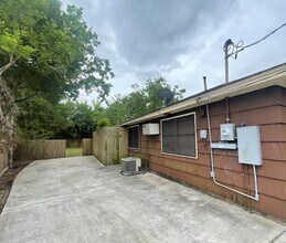 605 Tovrea Rd in Alvin, TX - Building Photo - Building Photo