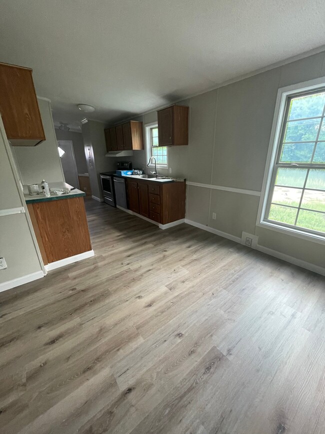 762 CR 207 in Henderson, TX - Foto de edificio - Building Photo