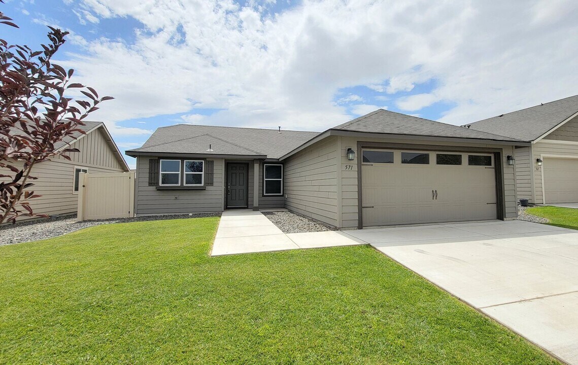 571 Marysville Way in Richland, WA - Building Photo