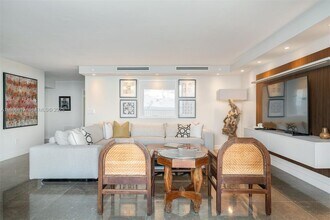 881 Ocean Dr in Key Biscayne, FL - Building Photo - Building Photo