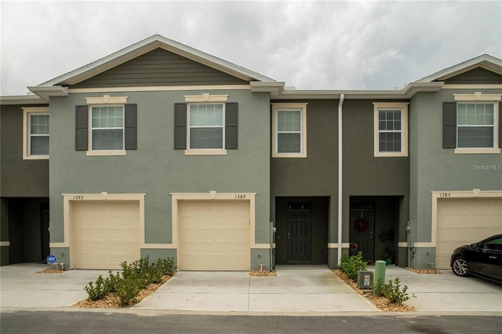 1389 Yellow Finch Dr in Davenport, FL - Building Photo