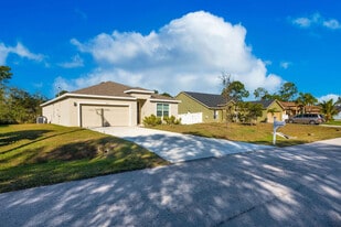 3202 SW Martin St in Port St. Lucie, FL - Building Photo