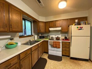 332 Friendship St in Iowa City, IA - Building Photo - Building Photo