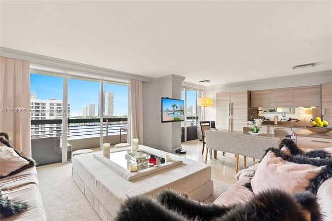 3530 Mystic Pointe Dr in Aventura, FL - Foto de edificio - Building Photo