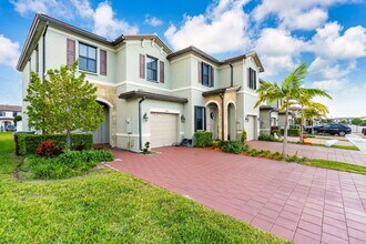 11101 W 33rd Ct in Hialeah, FL - Building Photo - Building Photo