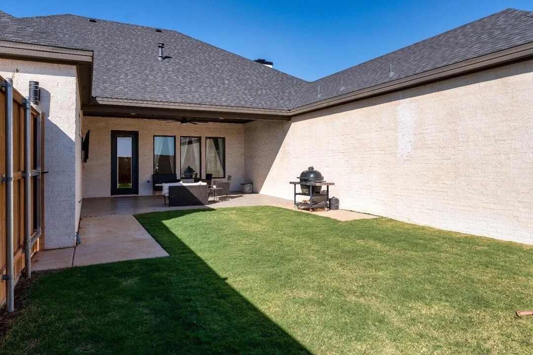 1205 Buckingham Ave in Wolfforth, TX - Building Photo