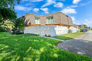 22188 Boca Rancho Dr in Boca Raton, FL - Building Photo