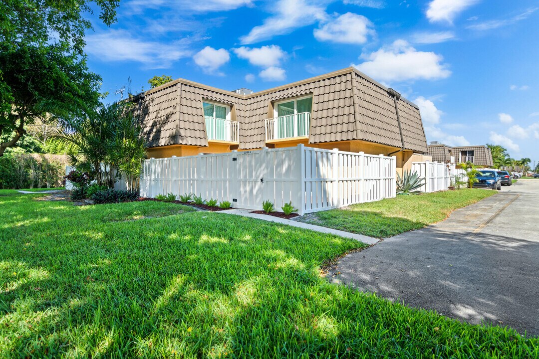 22188 Boca Rancho Dr in Boca Raton, FL - Building Photo