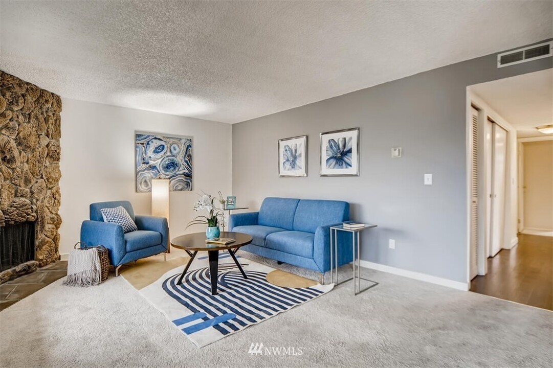 12611 NE 145th Plz, Unit H77 in Kirkland, WA - Building Photo