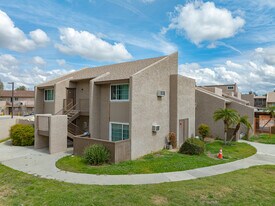 Casa Victoria in Bakersfield, CA - Building Photo