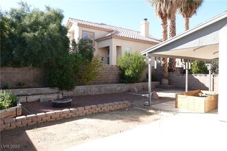 8015 S Counterpoint Ln in Las Vegas, NV - Building Photo - Building Photo
