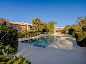 8080 E Speedway Blvd in Tucson, AZ - Foto de edificio - Building Photo