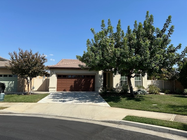 6103 St John Pl in Bakersfield, CA - Foto de edificio