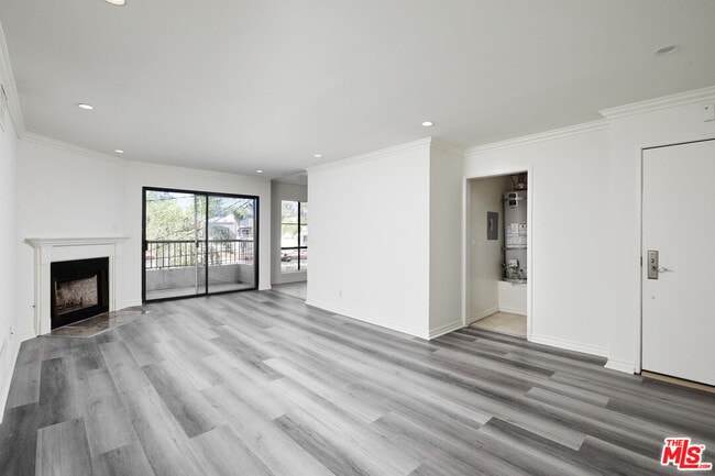 909 Croft Ave in Los Angeles, CA - Building Photo - Building Photo