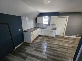 3172 W 73rd St in Cleveland, OH - Building Photo