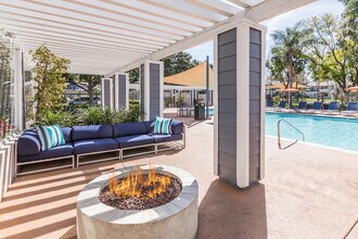 Avana Springs in Corona, CA - Foto de edificio - Building Photo