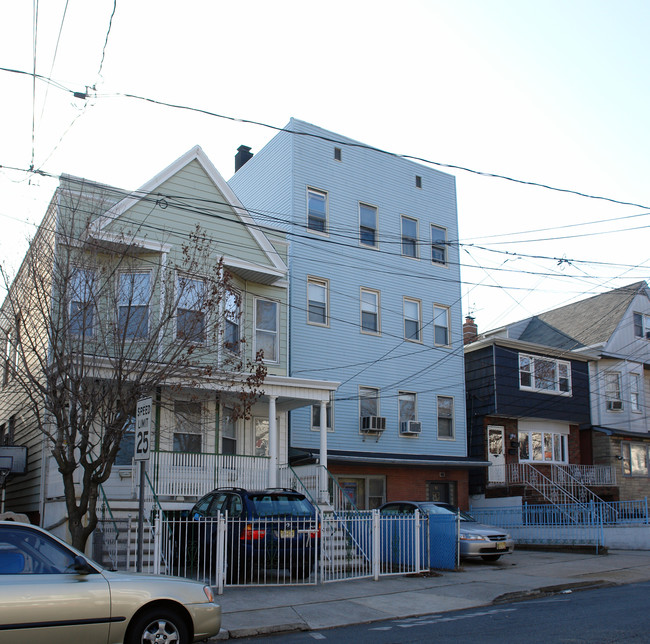 17 Lembeck Ave in Jersey City, NJ - Building Photo - Building Photo