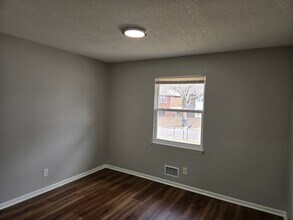 931 SW Kingscross Rd in Blue Springs, MO - Building Photo - Building Photo