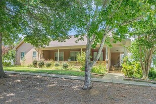 324 Avenue of the Oaks in Rock Spring, GA - Building Photo