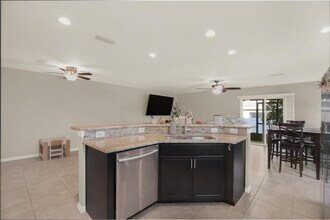 13103 Logan Captiva Ln in Gibsonton, FL - Foto de edificio - Building Photo