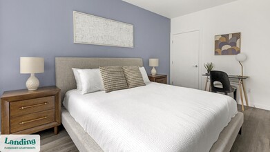 1055 N Anchor Way, Unit 418 in Portland, OR - Building Photo - Building Photo