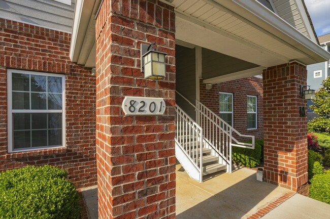 8201 Lenox Creekside Dr, Unit 9 in Nashville, TN - Foto de edificio - Building Photo