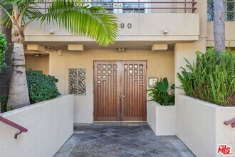 14290 Dickens St in Los Angeles, CA - Building Photo - Building Photo