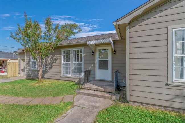 1113 Felder in Navasota, TX - Building Photo - Building Photo